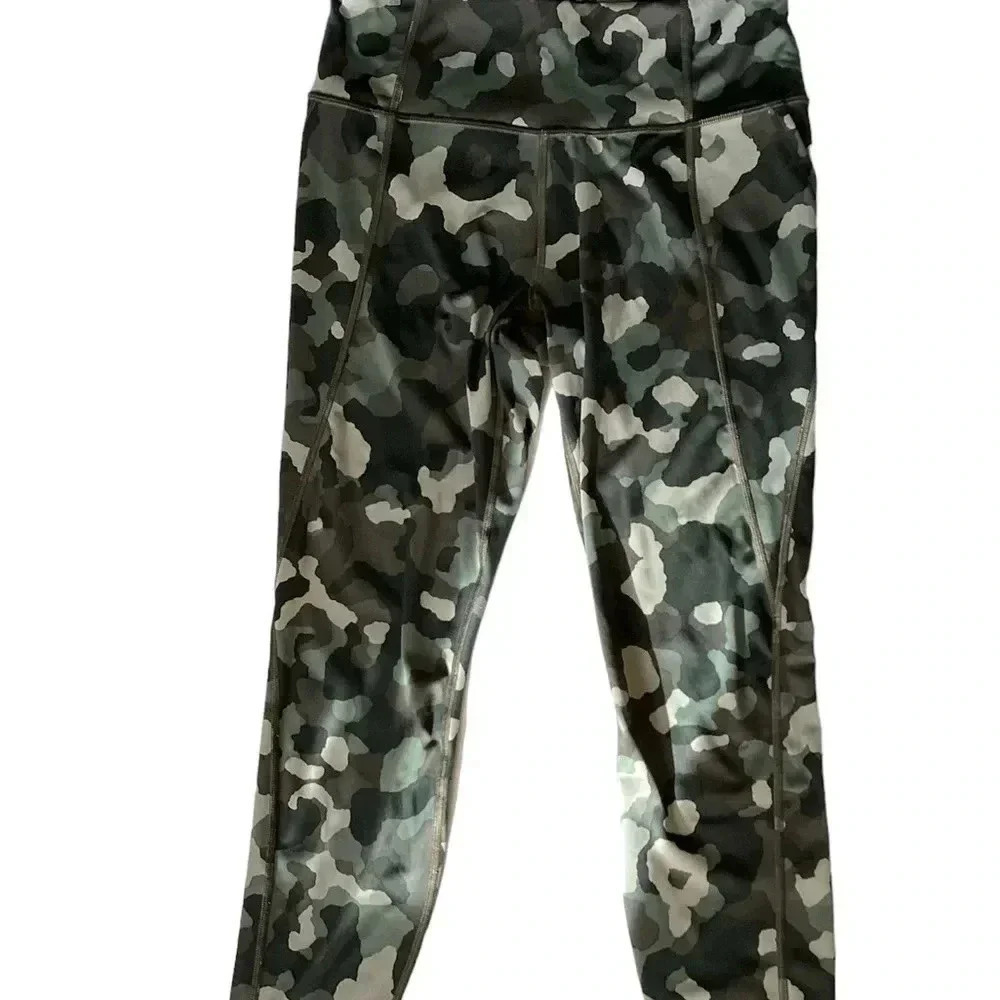Athleta Lighting  7/8 Tight Leggings Camouflage  Size Medium